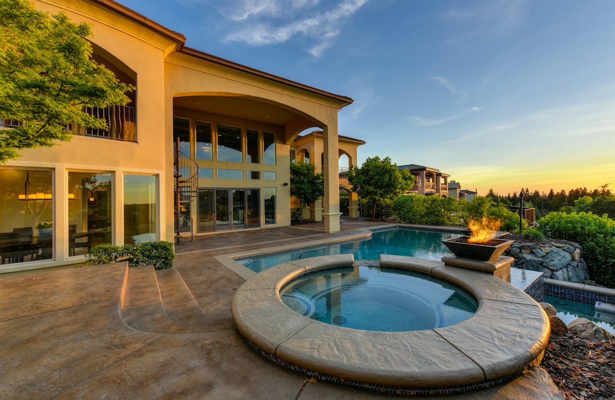 4 bedroom family home with pool, Northcliff